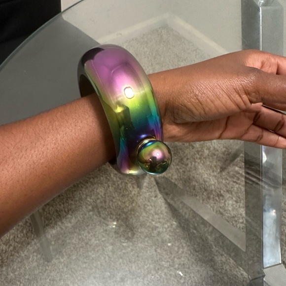 SNEAK IN SHOTS RAINBOW FLASK BRACELET - Picture 2 of 2